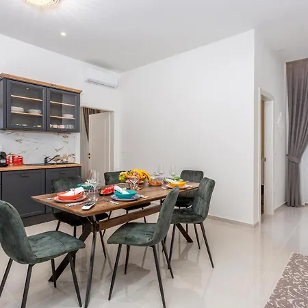 In With Kitchen Apartment